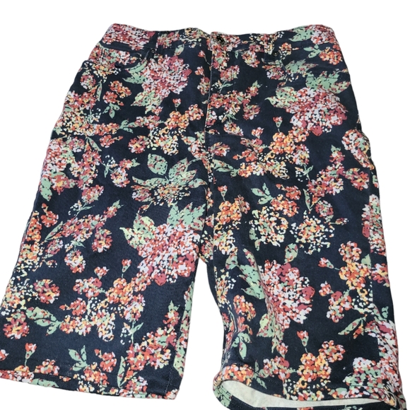 SHORTS Bermuda length Gloria Vanderbilt size 8 "Amanda" - Picture 1 of 5